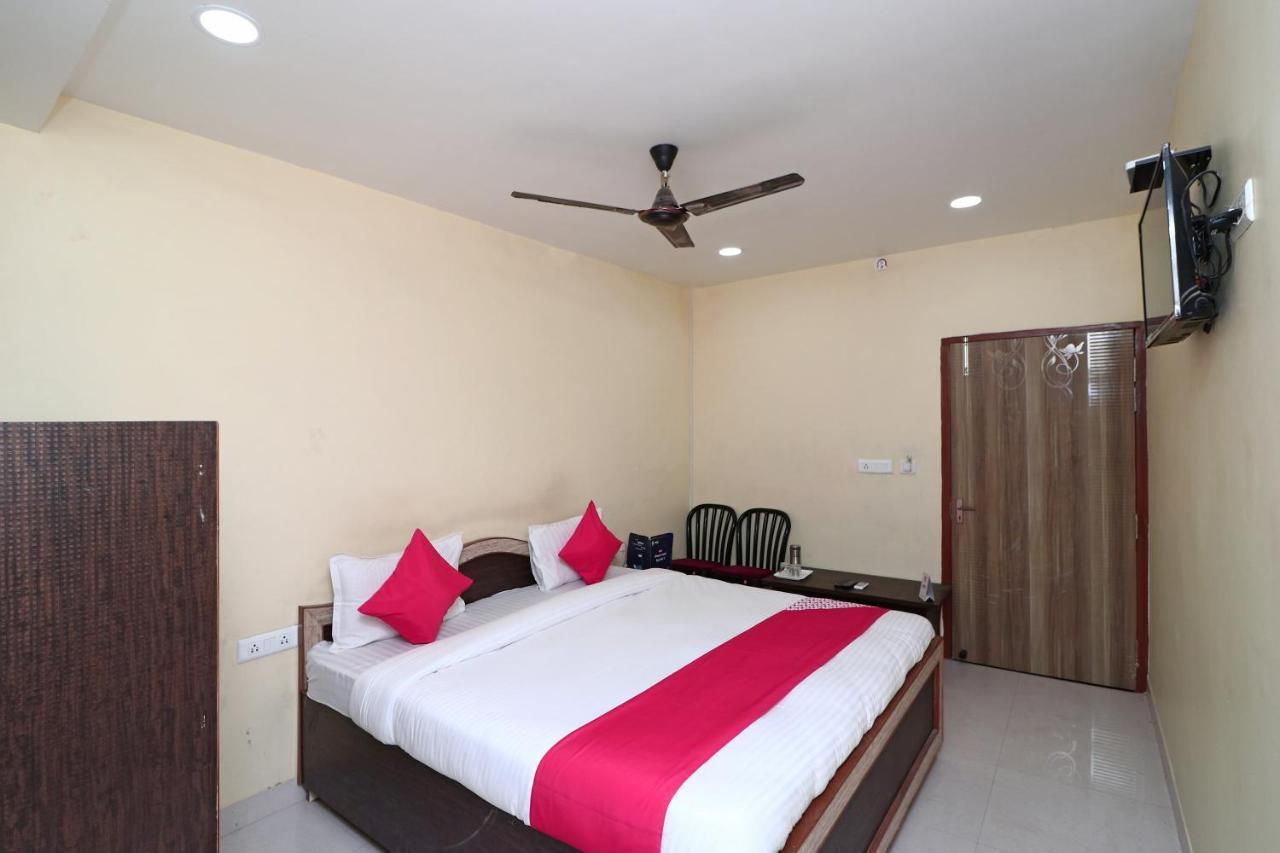 Oyo 15355 Govind Guest House Gorakhpur Buitenkant foto