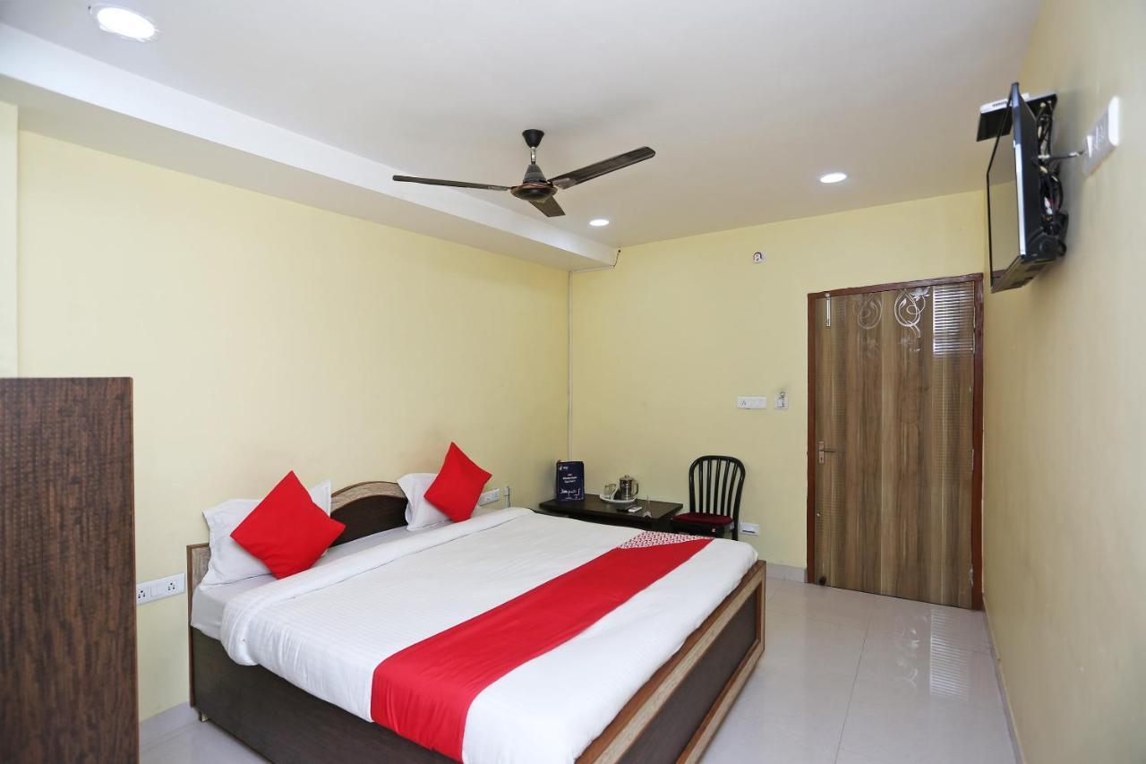 Oyo 15355 Govind Guest House Gorakhpur Buitenkant foto
