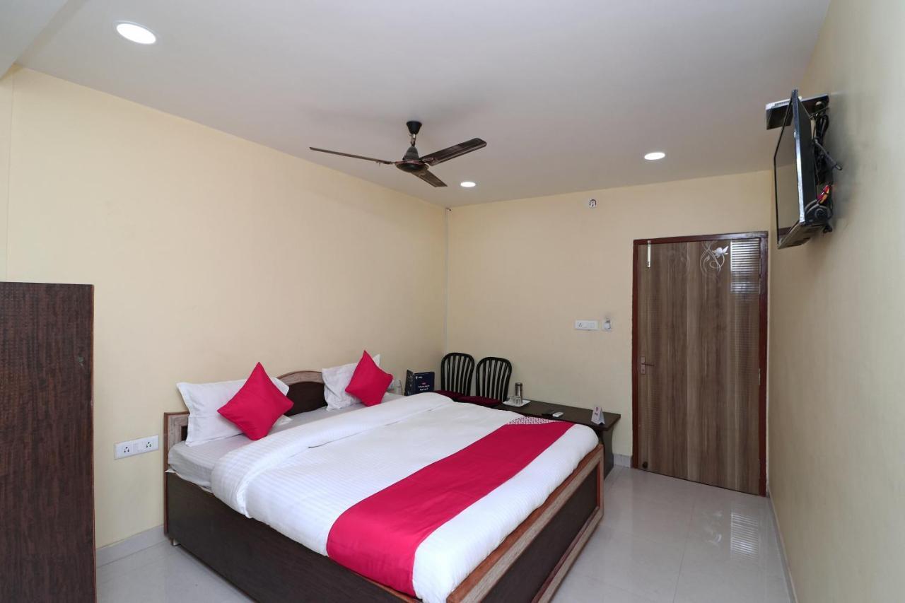 Oyo 15355 Govind Guest House Gorakhpur Buitenkant foto