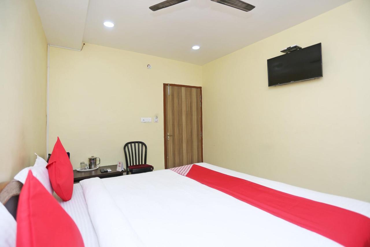 Oyo 15355 Govind Guest House Gorakhpur Buitenkant foto