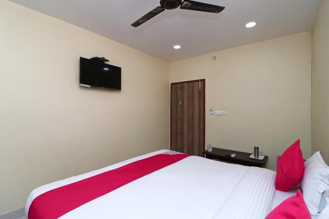 Oyo 15355 Govind Guest House Gorakhpur Buitenkant foto