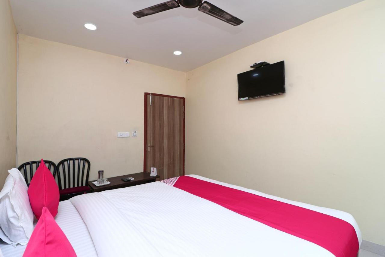 Oyo 15355 Govind Guest House Gorakhpur Buitenkant foto